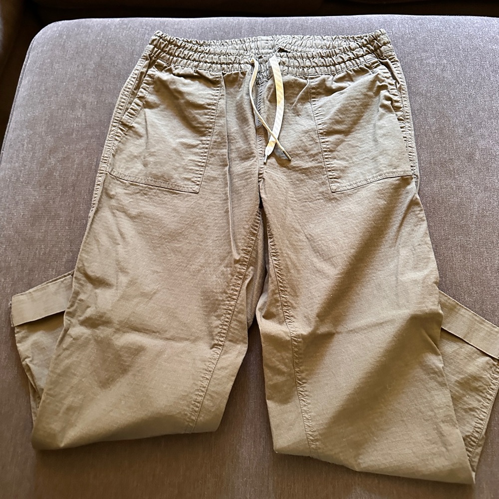 Vuori vintage ripstop army, green pants. Size medium
